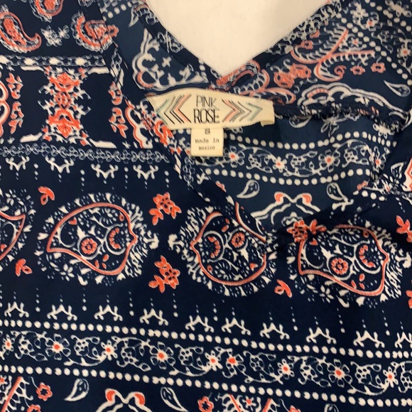 Patterned top - Picture 2 of 3